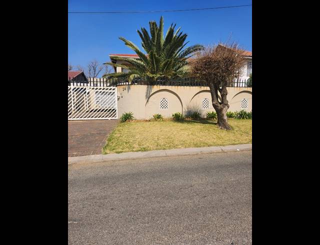 4 BEDROOM HOUSE FOR SALE IN KENSINGTON